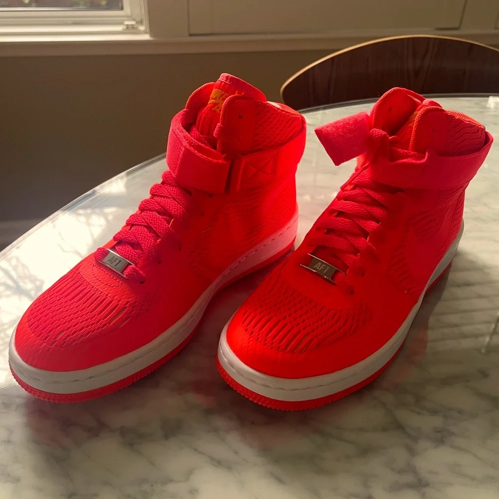 NWT Nike Womens AF1 Ultra Force Mid Total Crimson size 7 - Picture 3 of 4